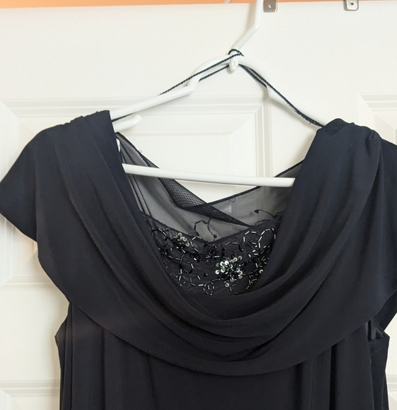 Gown for formal occassion. Shawl neck with mesh/lace bodice. - Picture 2 of 3